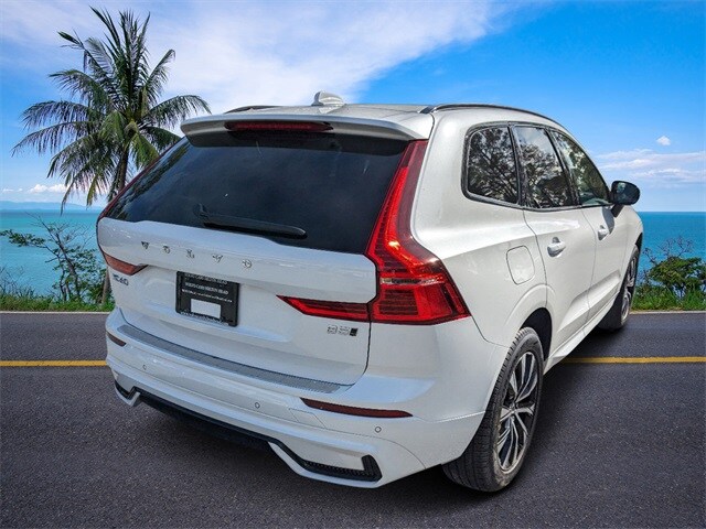 2025 Volvo XC60 B5 Core photo 2