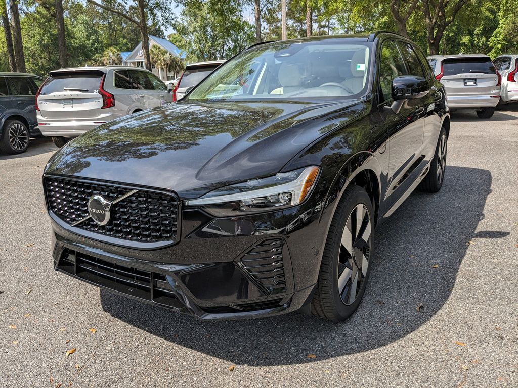 2025 Volvo XC60 Plus - Photo 8