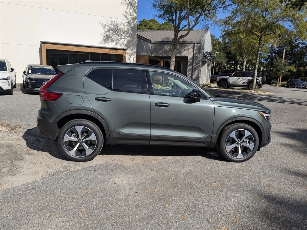 New 2026 Volvo XC40 B5 Plus SUV