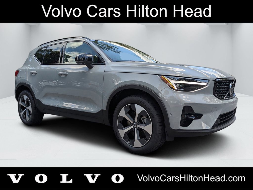 2026 Volvo XC40 B5 Plus Dark AWD's photo