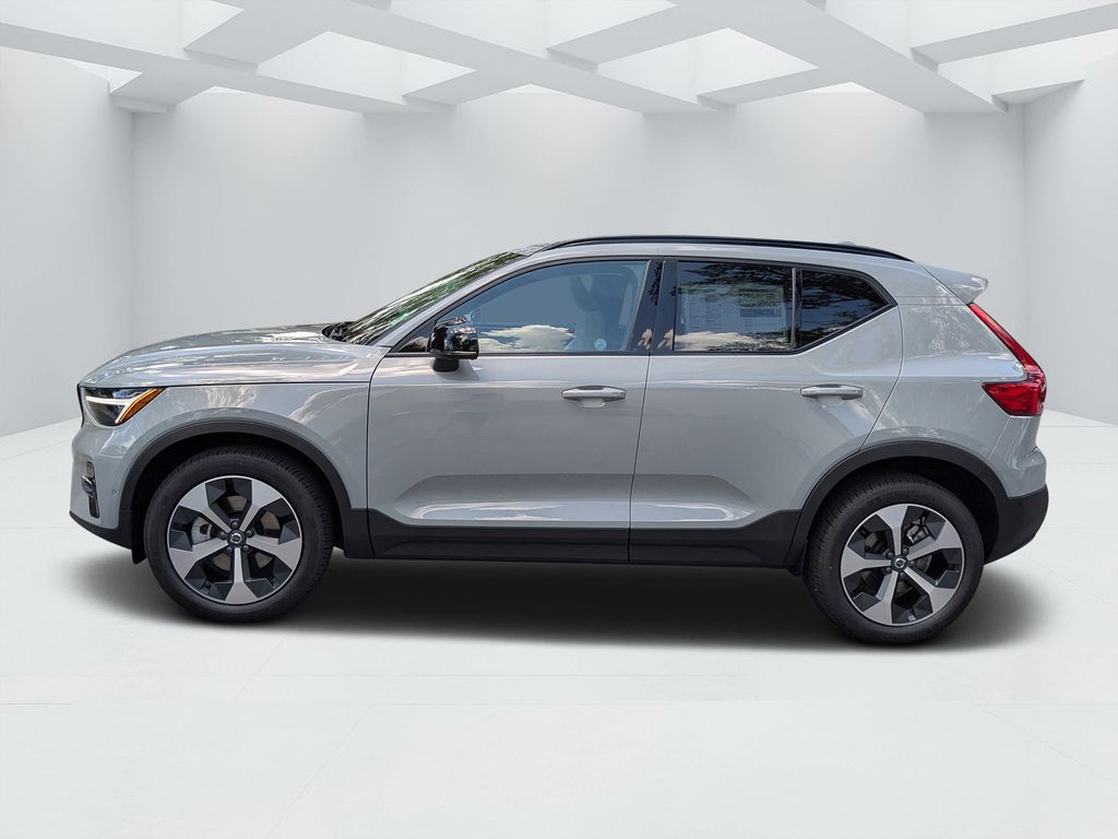2026 Volvo XC40 Plus - Photo 6