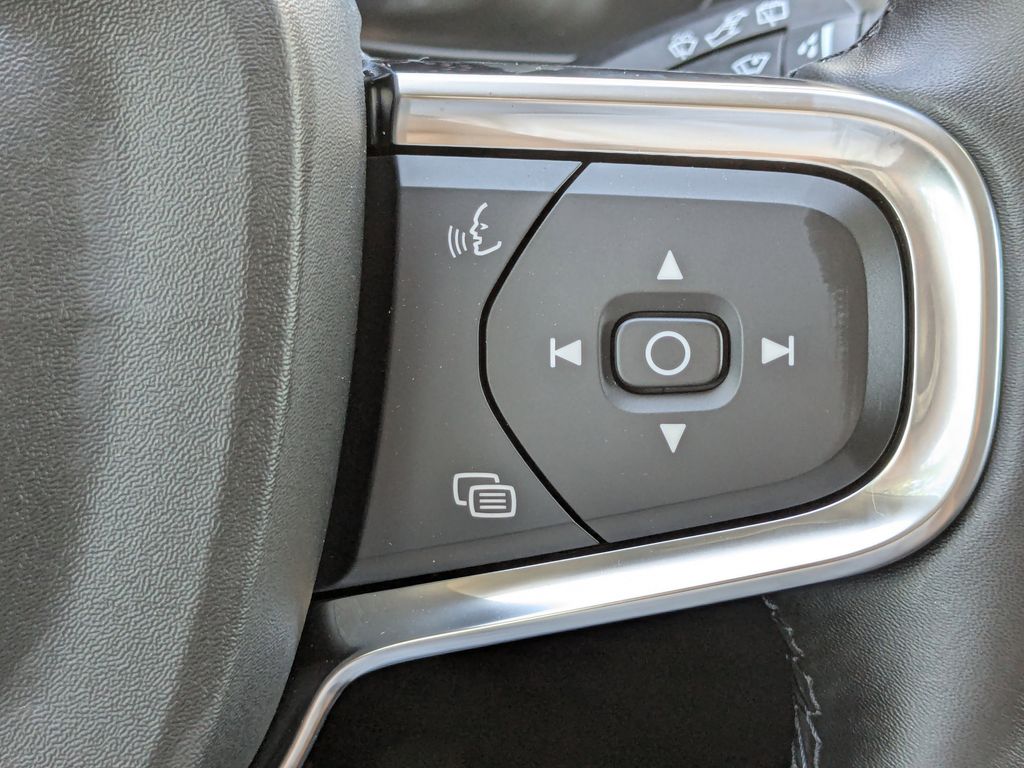 2026 Volvo XC40 Plus - Photo 28