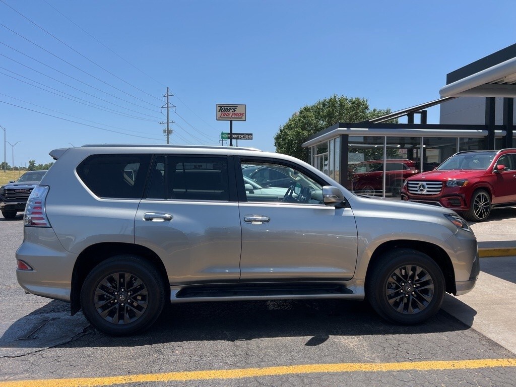 2023 Lexus GX 460 photo 3