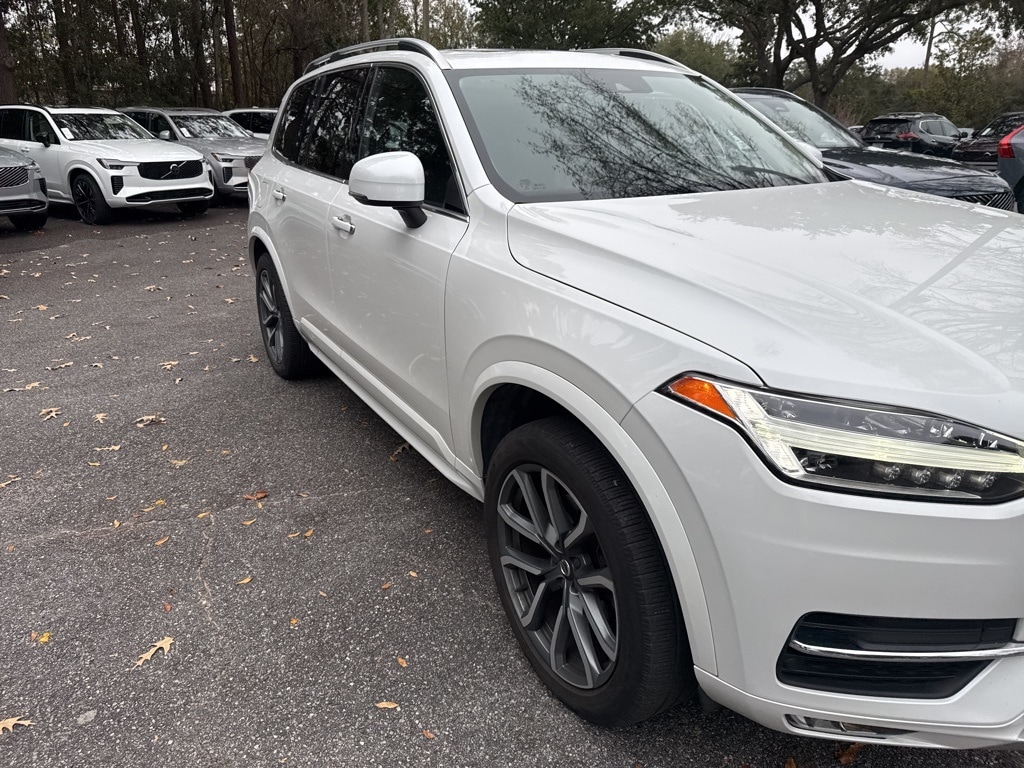 2019 Volvo XC90 Momentum's photo
