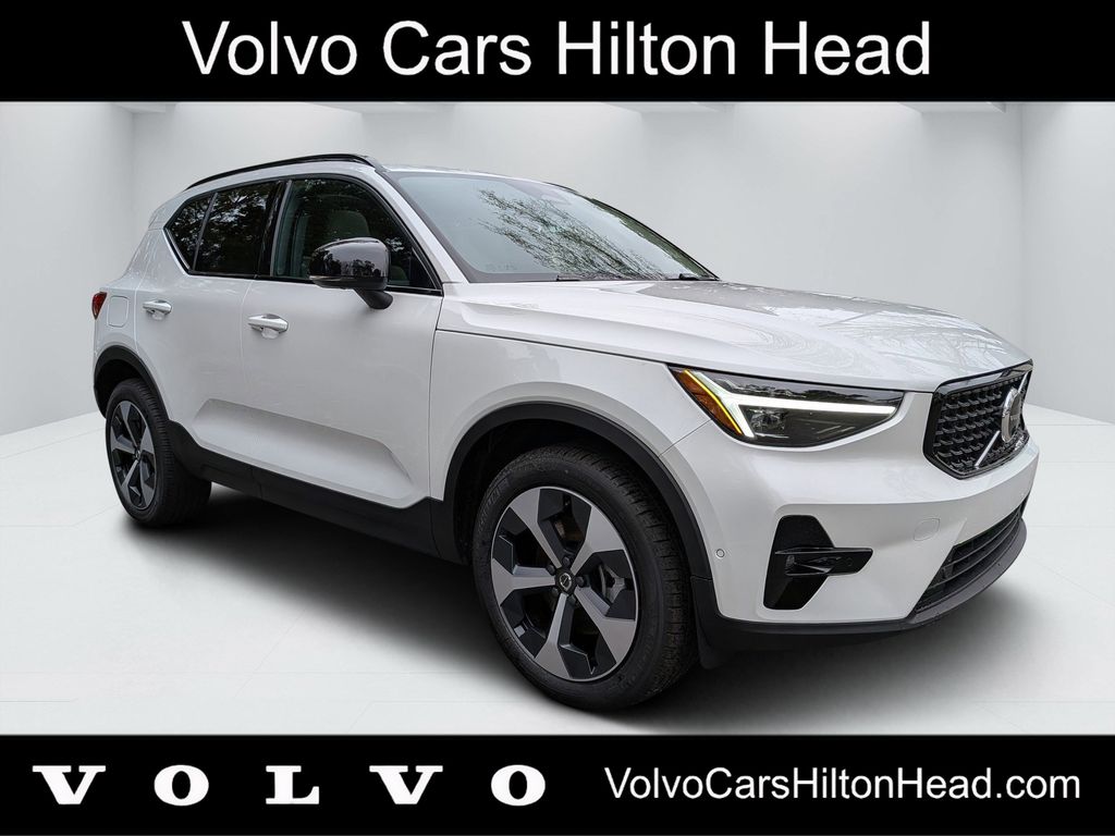 2026 Volvo XC40 B5 Plus Dark AWD's photo