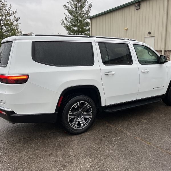 2024 Jeep Wagoneer L Series II photo 4