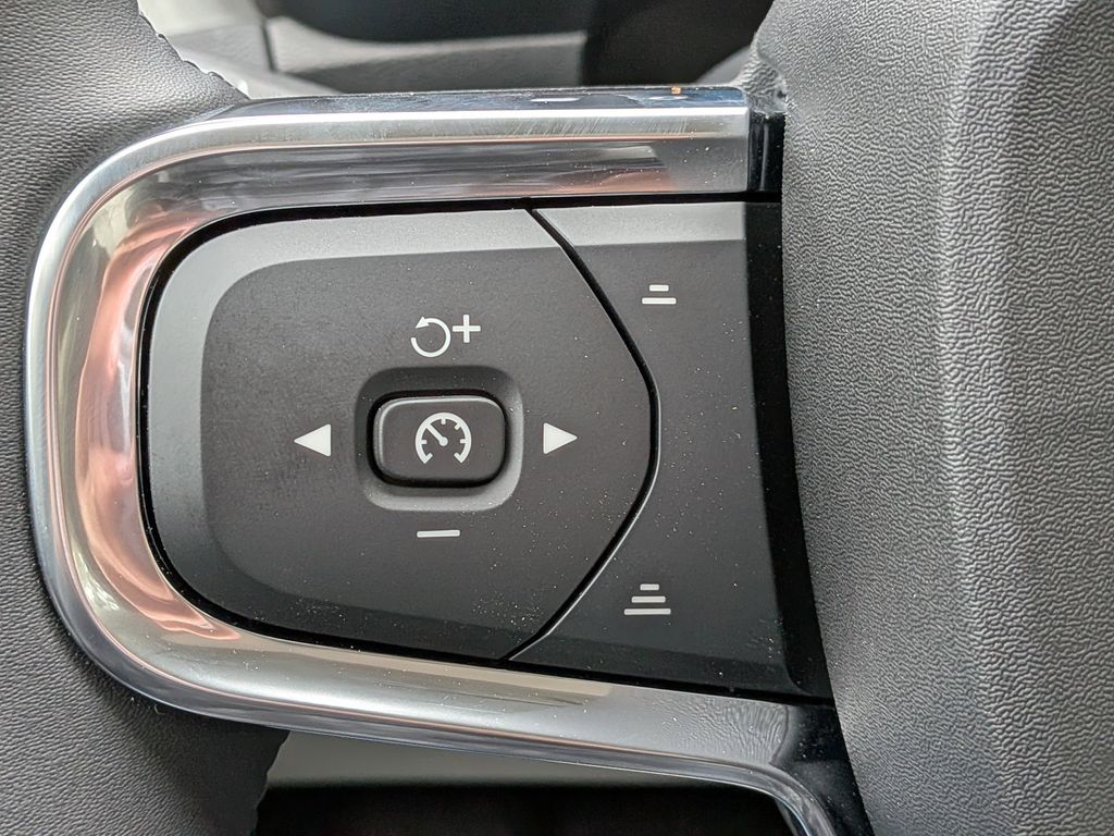 2026 Volvo XC40 Plus - Photo 27