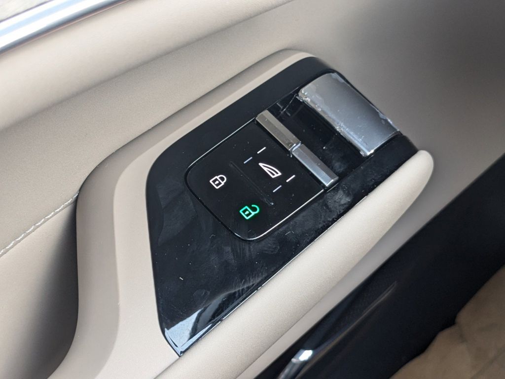 2025 Volvo EX90 Ultra - Photo 24