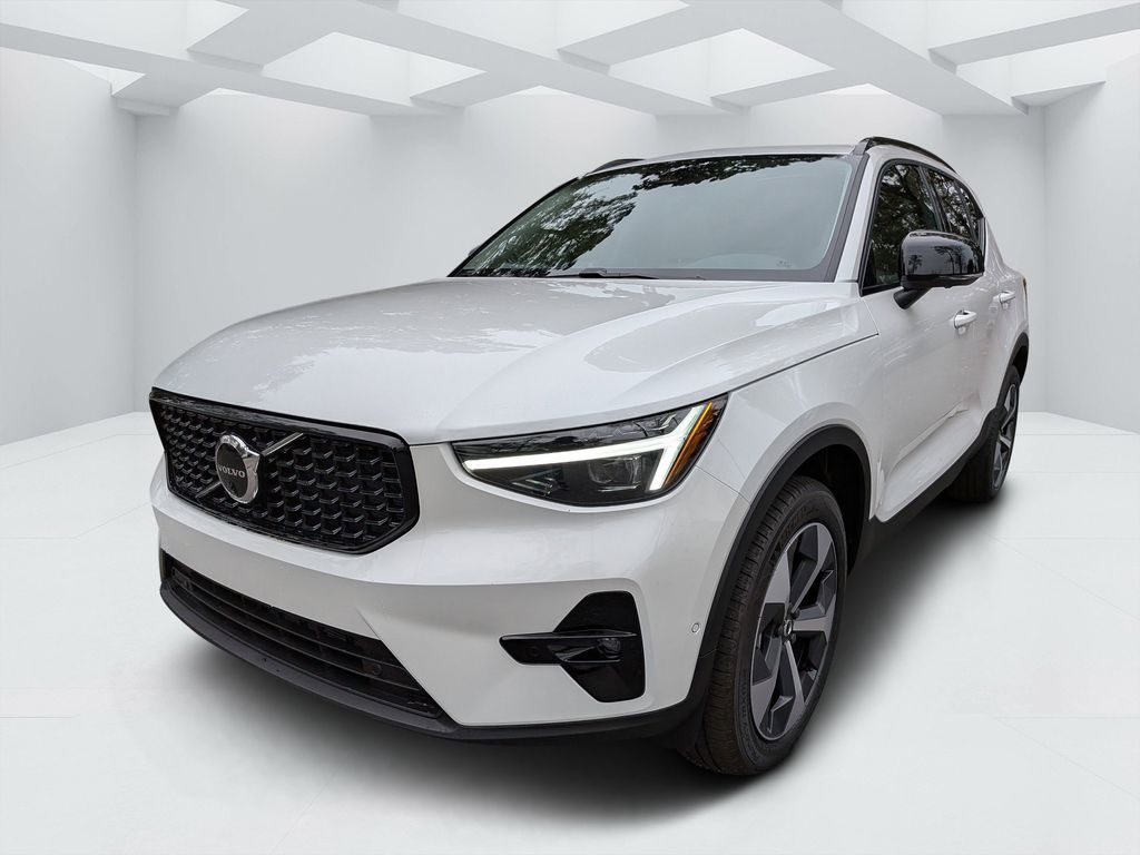 2026 Volvo XC40 Plus - Photo 7