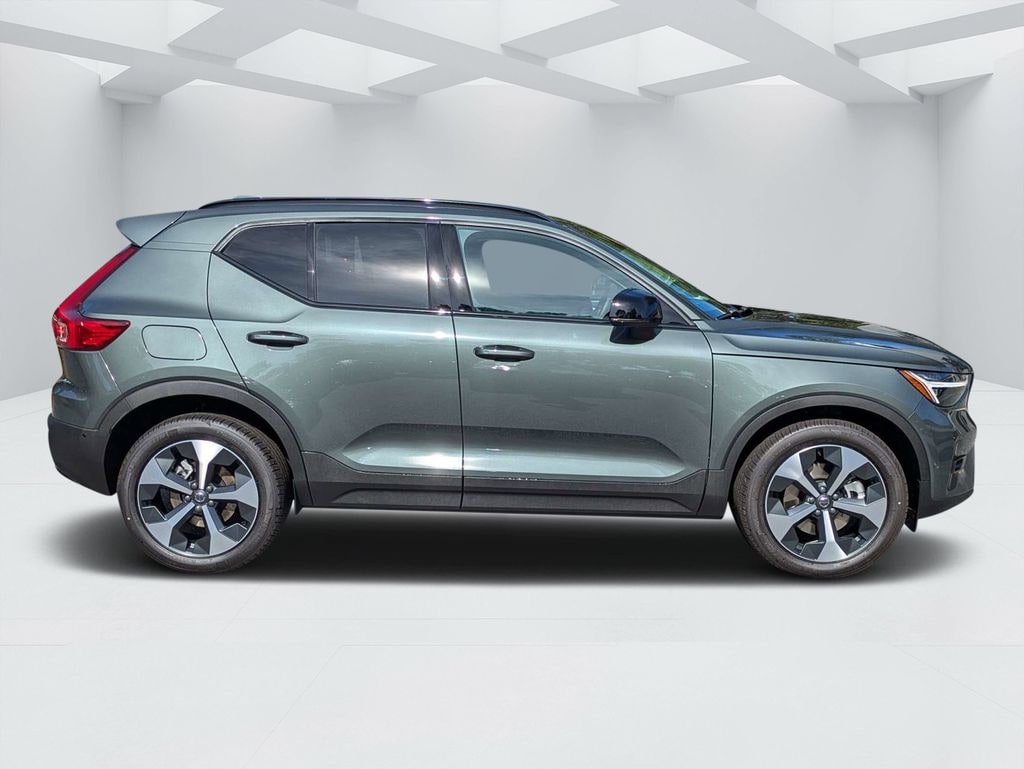 New 2026 Volvo XC40 B5 Plus SUV