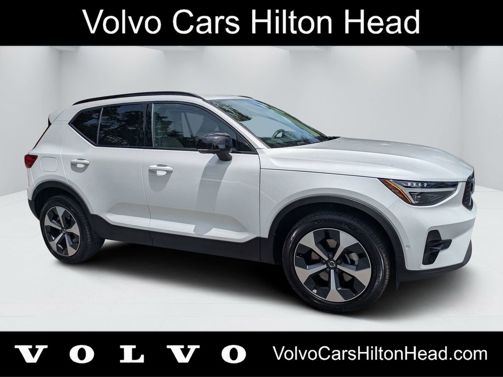 2026 Volvo XC40 B5 Plus Dark AWD's photo