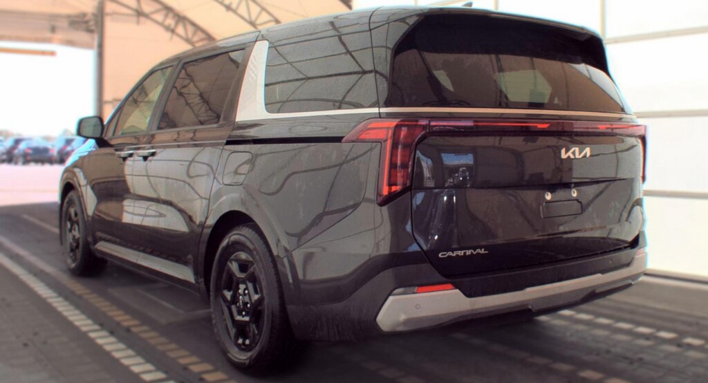 Used 2025 Kia Carnival LXS Minivan/Van