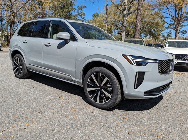 2025 Volvo XC90 Core photo 2