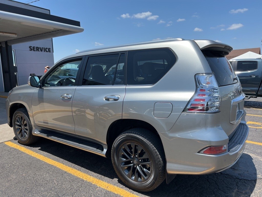 2023 Lexus GX 460 photo 4