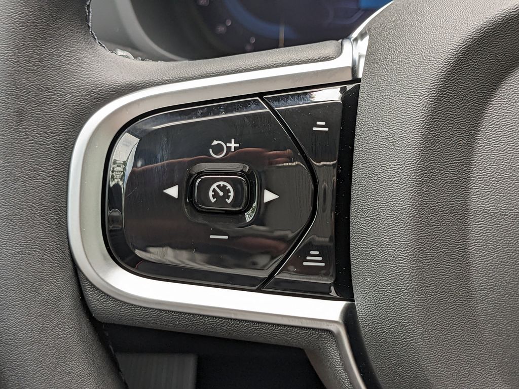 2025 Volvo XC60 Plus - Photo 28