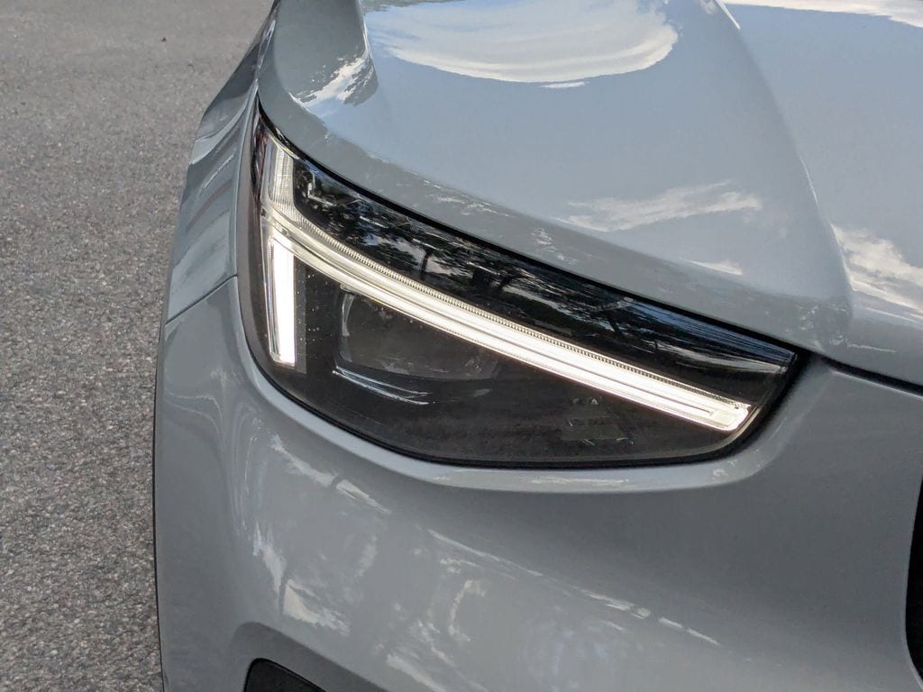 2026 Volvo XC40 Plus - Photo 9