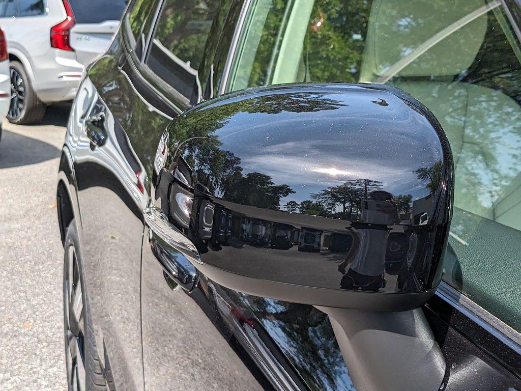 2025 Volvo XC60 Plus - Photo 11