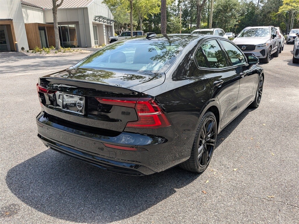 2024 Volvo S60 B5 Plus Black Edition photo 4