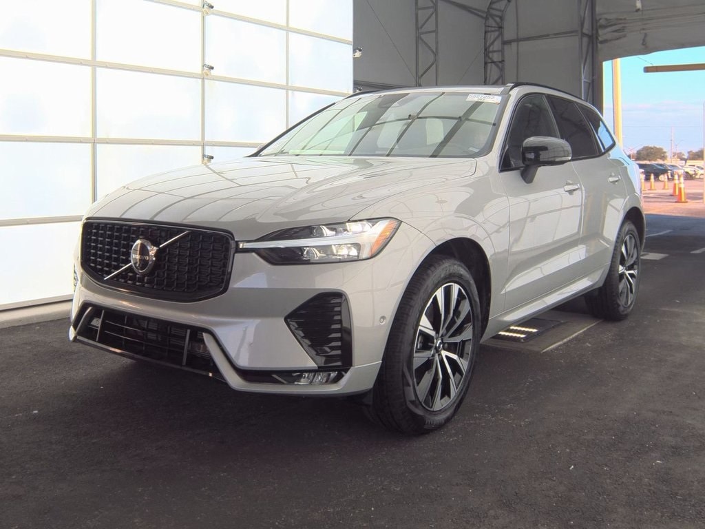 2025 Volvo XC60 Plus's photo