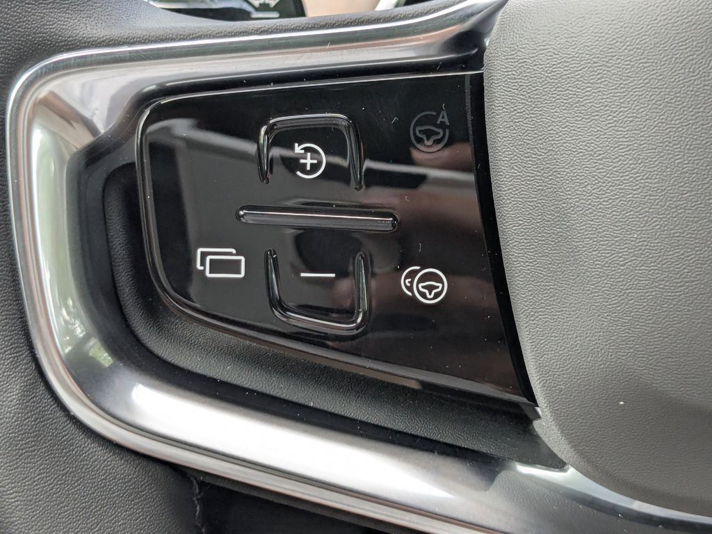 2025 Volvo EX90 Plus - Photo 27