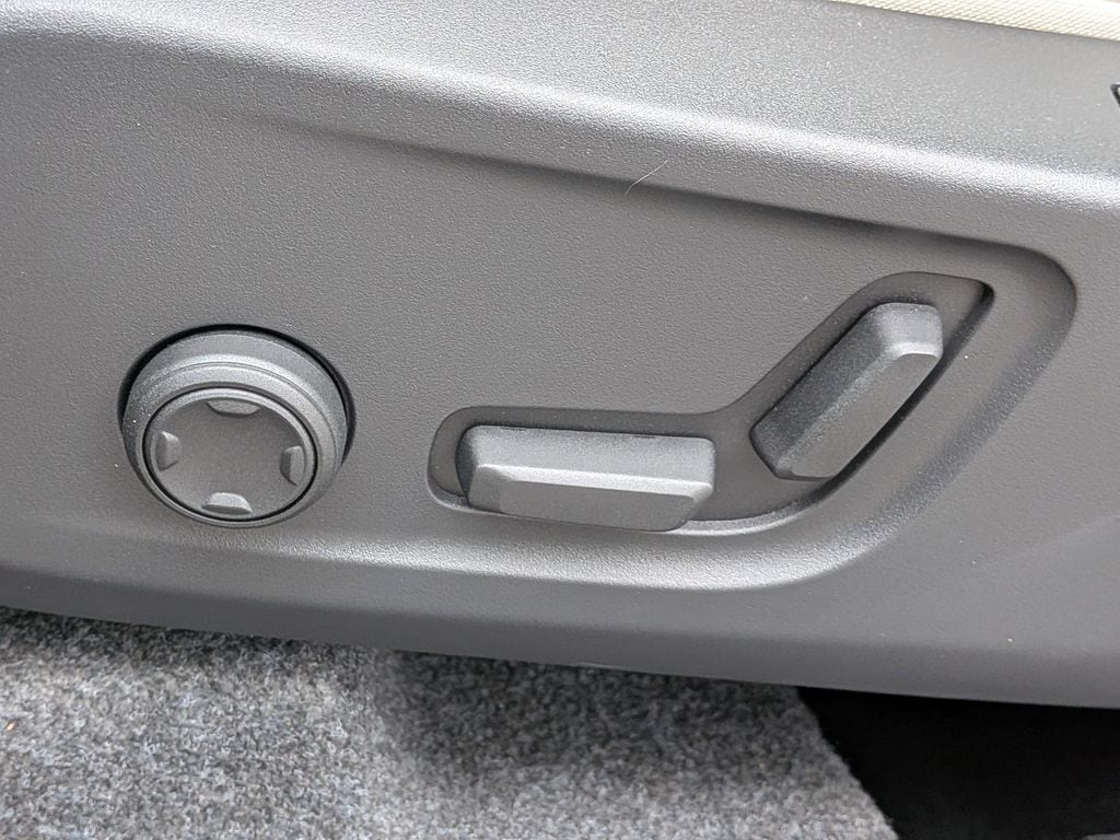 2026 Volvo XC40 Plus - Photo 20
