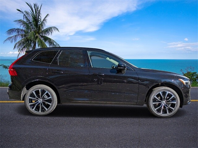 2025 Volvo XC60 B5 Plus photo 2