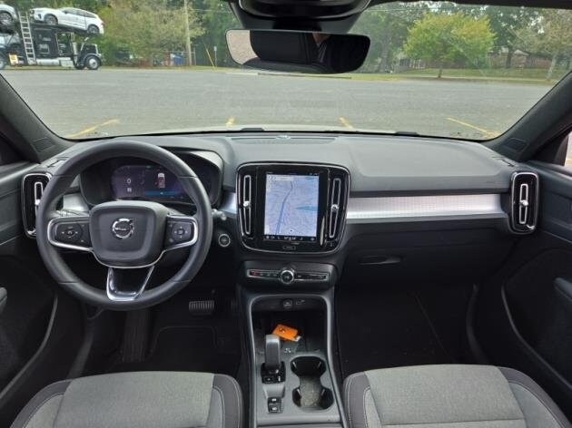 2024 Volvo XC40 Core photo 4