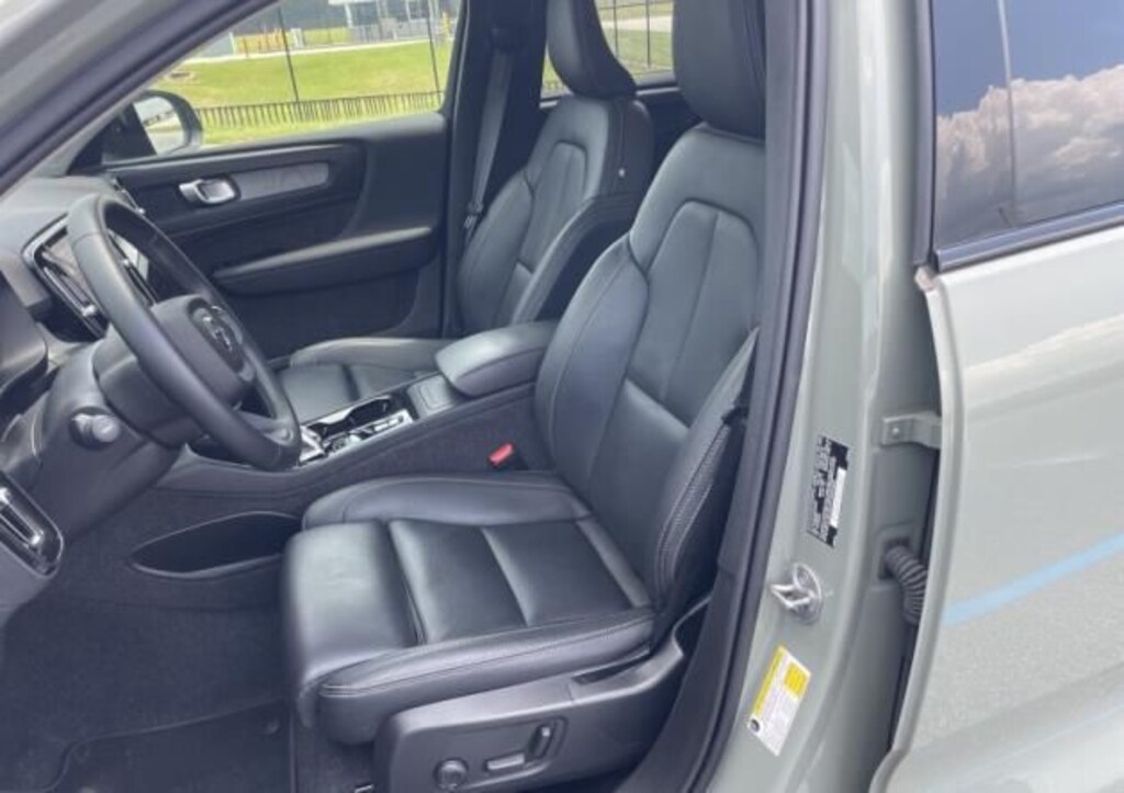 Used 2025 Volvo XC40 B5 Plus Dark Theme SUV