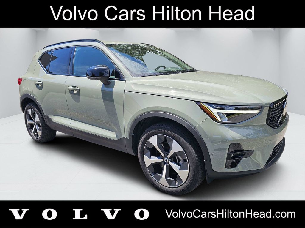 2025 Volvo XC40
