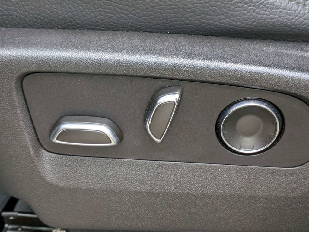 2021 GMC Yukon Denali - Photo 19