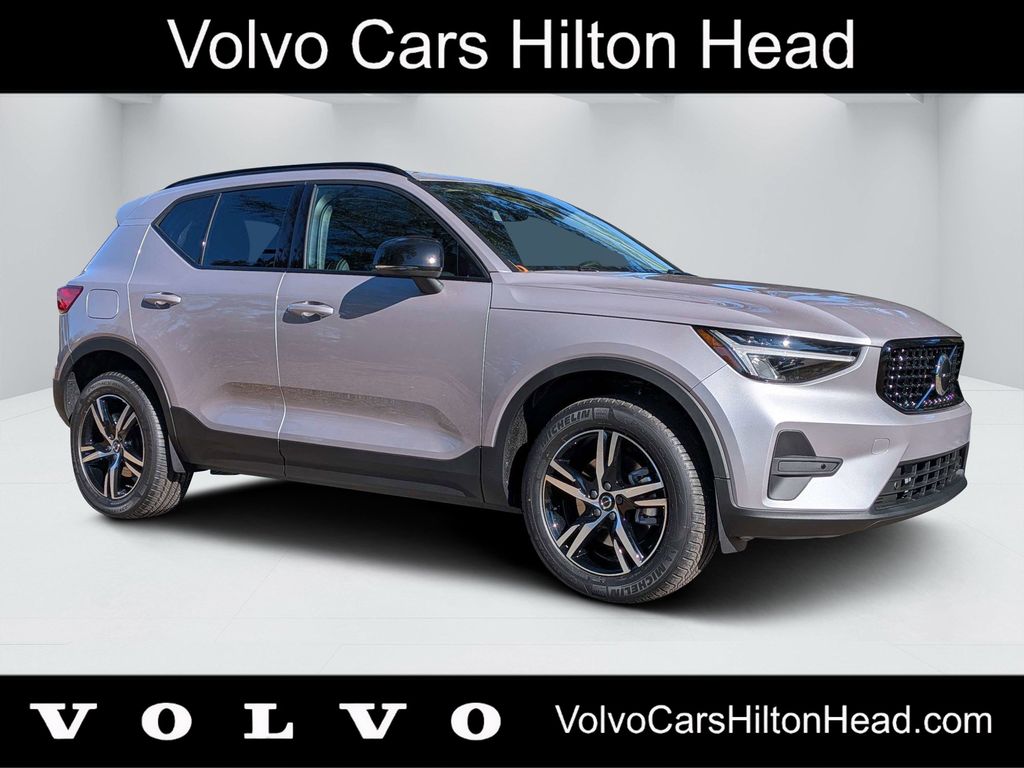 2026 Volvo XC40 B4 Core Dark FWD's photo
