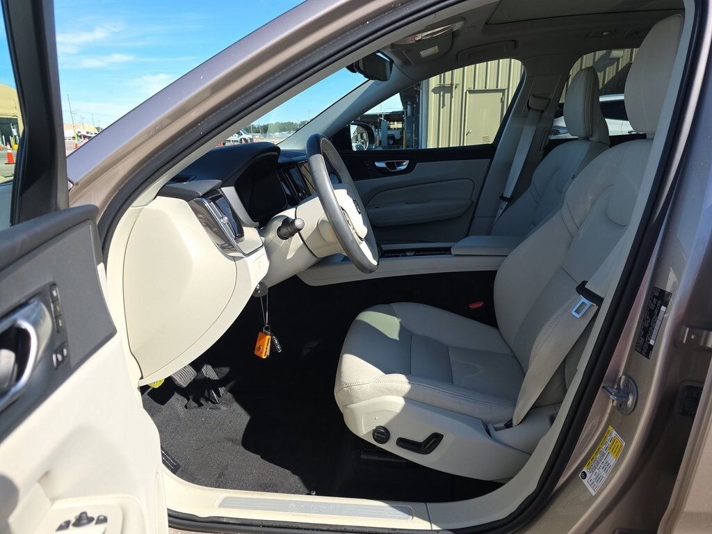 2024 Volvo XC60 B5 Plus photo 3