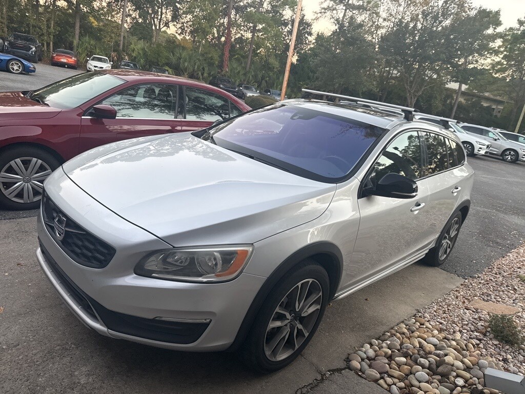 2017 Volvo V60 Cross Country T5 photo 2