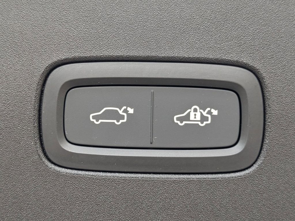 2025 Volvo EX90 Ultra - Photo 13