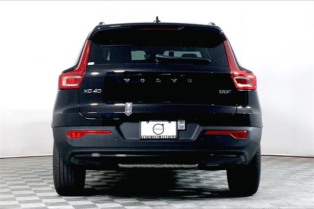 2025 Volvo XC40 Plus photo 3