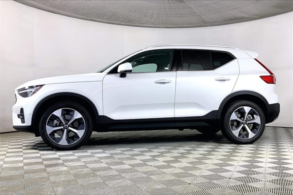 Used 2025 Volvo XC40 B5 Plus Bright Theme SUV