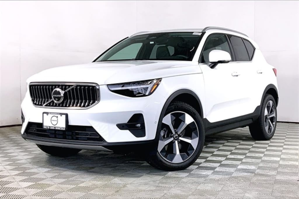 Used 2025 Volvo XC40 B5 Plus Bright Theme SUV