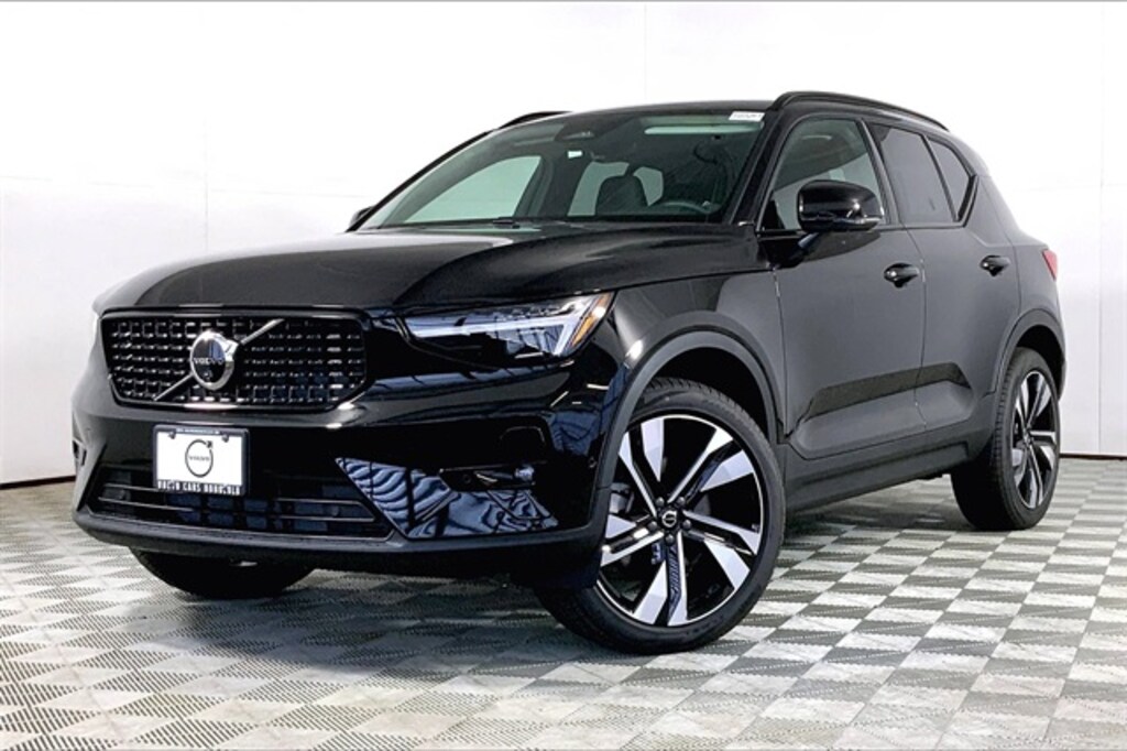 Used 2025 Volvo XC40 B5 Plus Dark Theme SUV