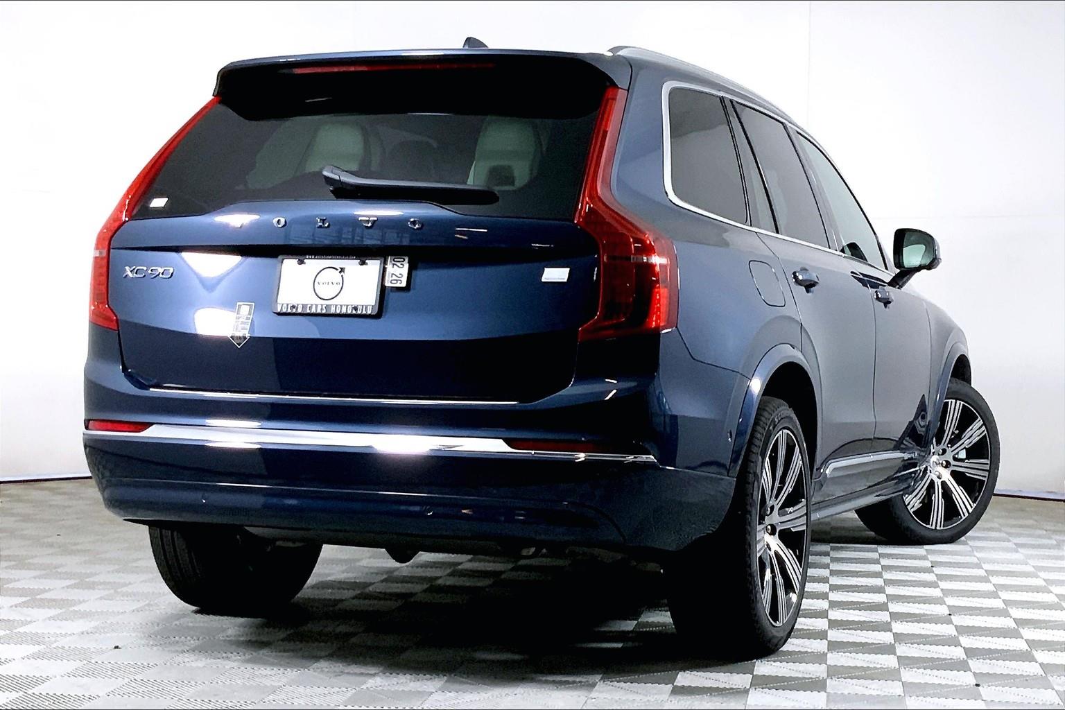 2024 Volvo XC90 T8 Plus photo 2