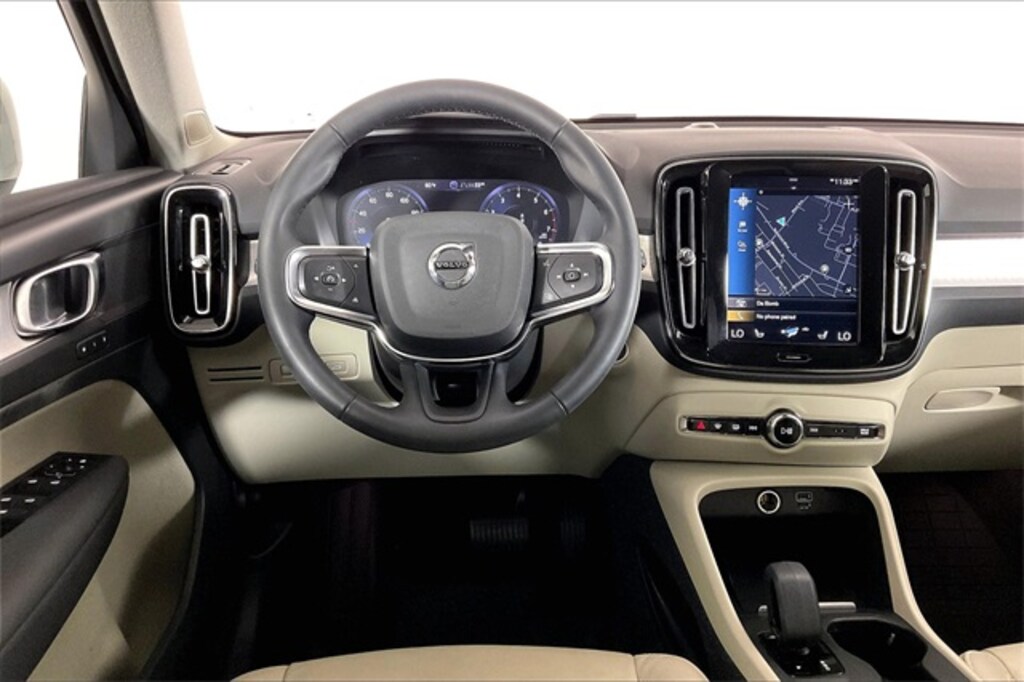 Used 2022 Volvo XC40 Momentum SUV