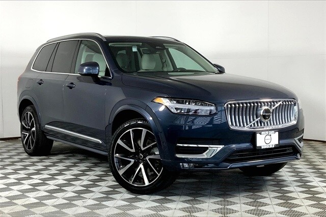 2023 Volvo XC90 AWD Plus photo 2