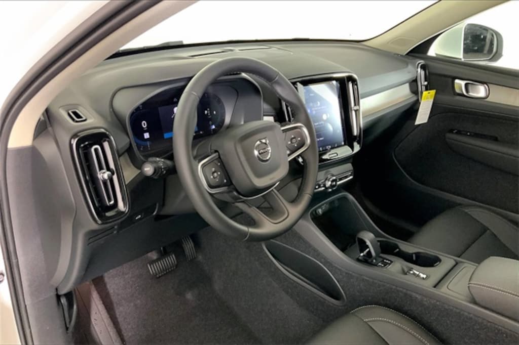 Used 2025 Volvo XC40 B5 Core Bright Theme SUV