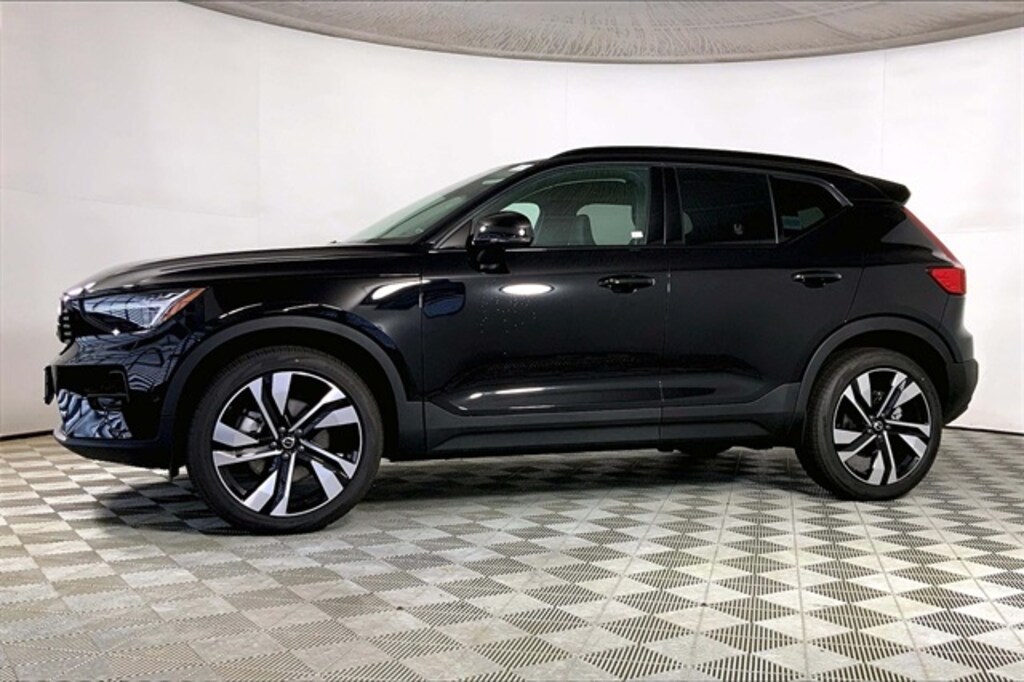 Used 2025 Volvo XC40 B5 Plus Dark Theme SUV