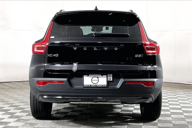 2025 Volvo XC40 Plus photo 2