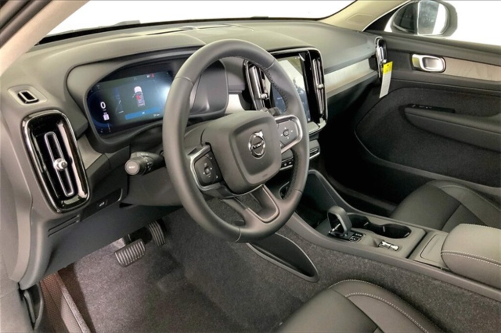 Used 2025 Volvo XC40 B5 Core Bright Theme SUV