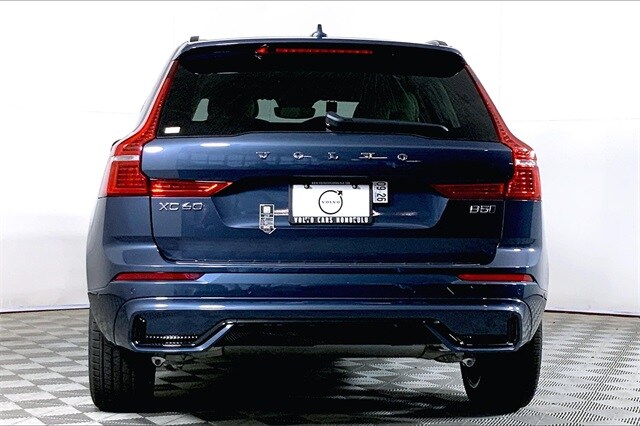 2025 Volvo XC60 B5 Plus photo 3