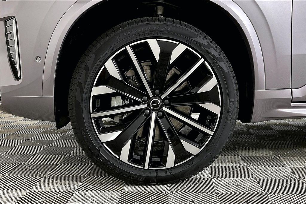 2026 Volvo XC90 Plus - Photo 9
