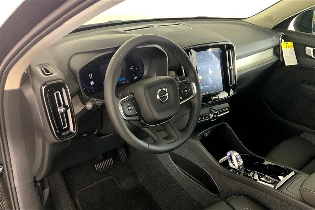 2025 Volvo XC40 Plus photo 4