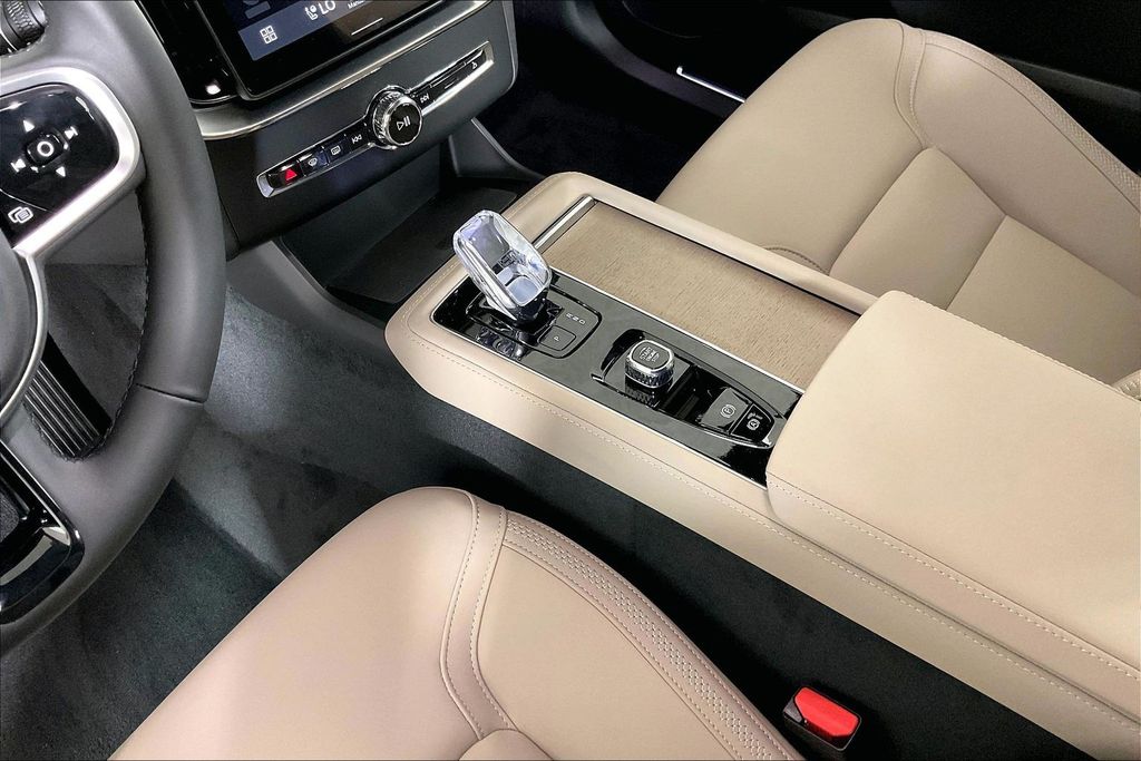 2026 Volvo XC90 Plus - Photo 6