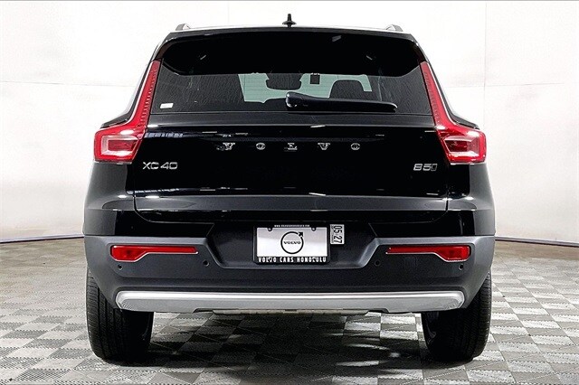 2025 Volvo XC40 Plus photo 2